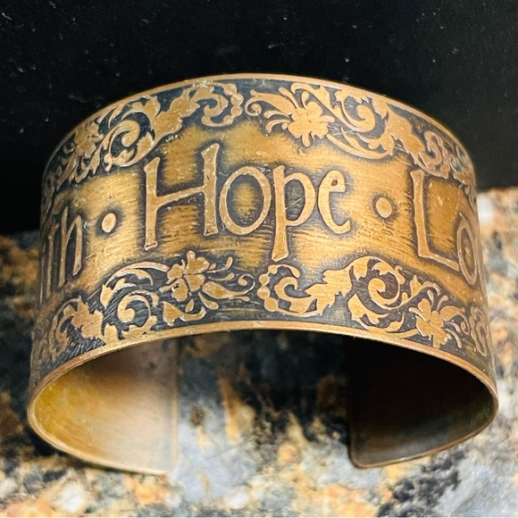 šCopper Embossed & Antiqued āFaith Hope Loveā Wrist Cuff! - Picture 7 of 10